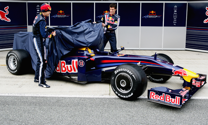 Illustration for article titled Red Bull Racing 2009 RB5 F1 Car Debuts At Circuito De Jerez, Gets Wings
